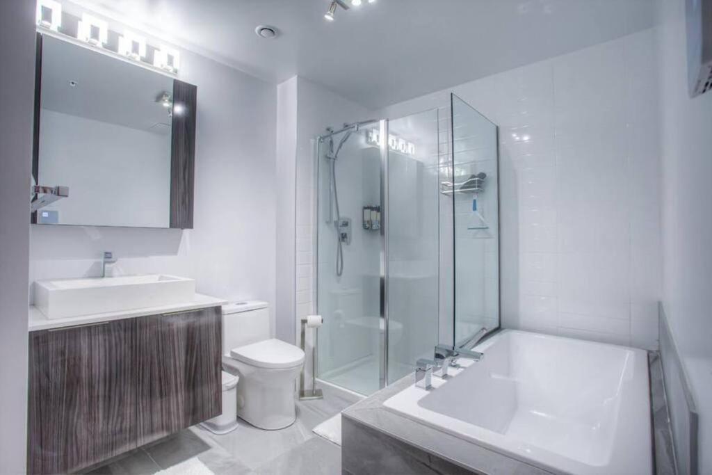 2 Bedroom Condo In The Heart Of The City Монреаль Екстер'єр фото