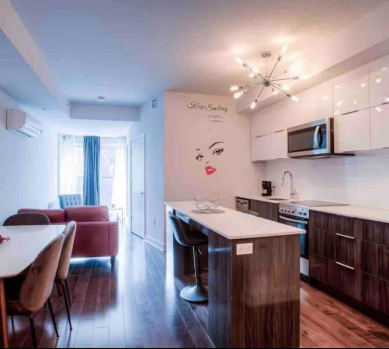2 Bedroom Condo In The Heart Of The City Монреаль Екстер'єр фото